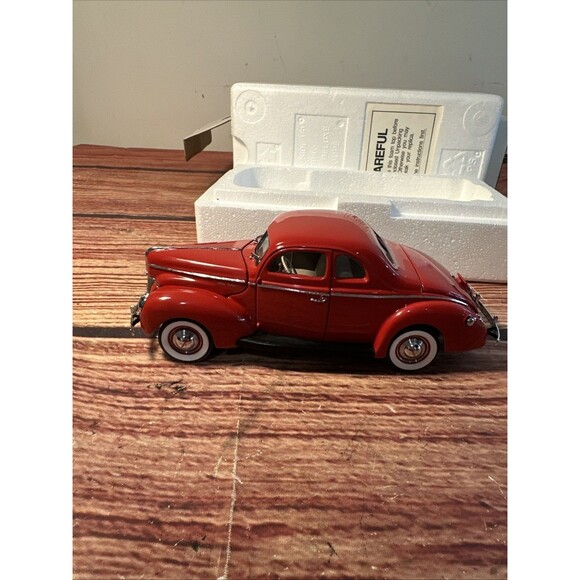 Danbury Mint Diecast Metal Red 1940 Ford Deluxe Coupe Car 1:24 Scale With Box - Picture 9 of 11